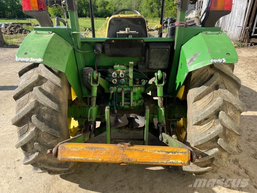 John Deere 5215 Traktory