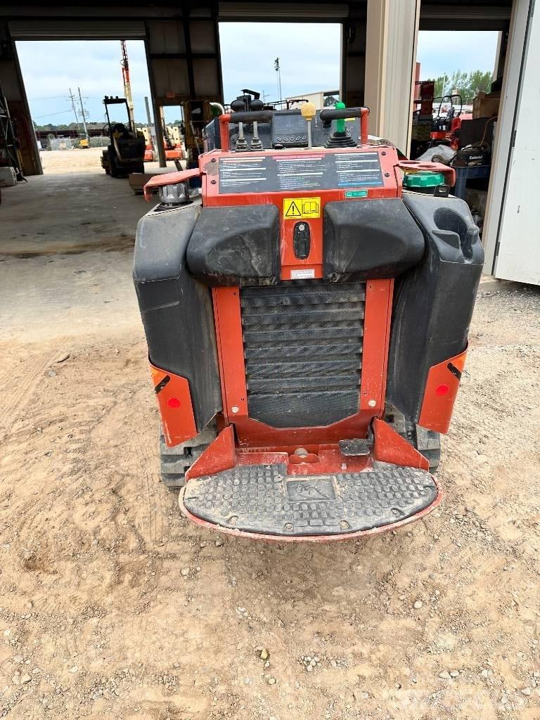 Ditch Witch sk 1050 Smykem řízené nakladače
