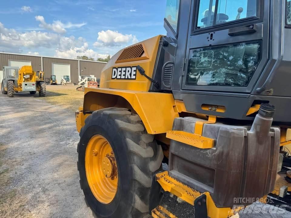 John Deere 324h Kolové nakladače