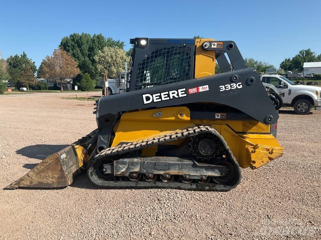 John Deere 333G Smykem řízené nakladače