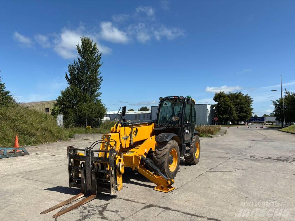 JCB 540-140 Teleskopické manipulátory