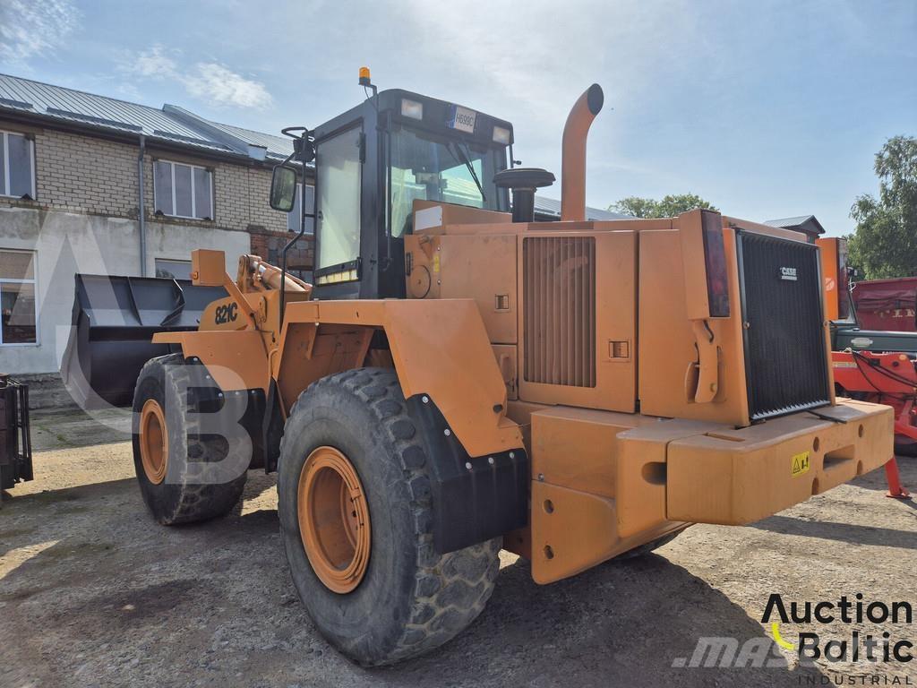 CASE 821 C Kolové nakladače