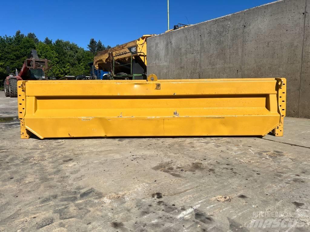 CAT 735 Zadní dveře