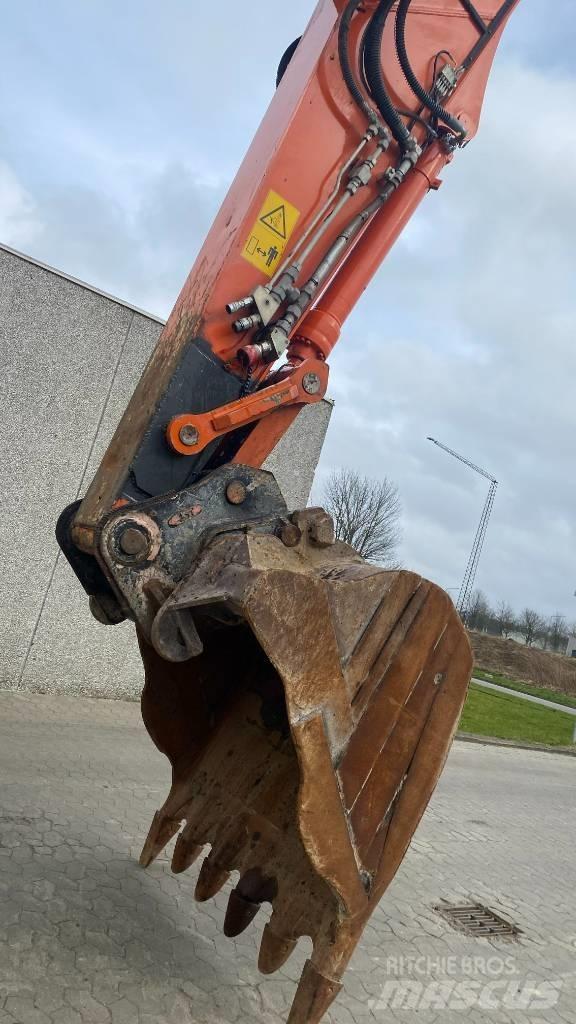 Hitachi ZX 300 LC-6 Pásová rýpadla