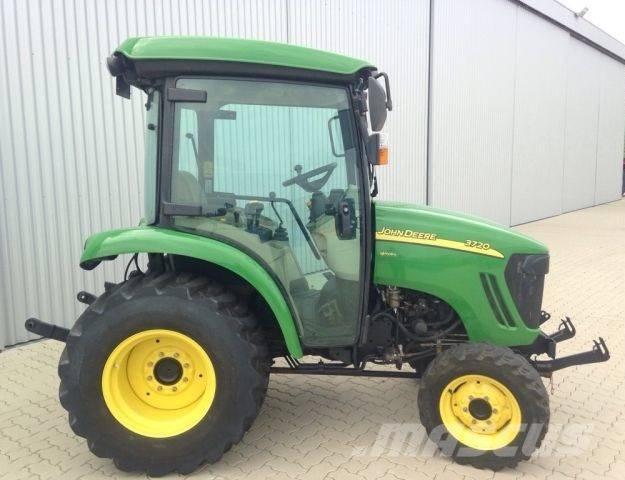 John Deere 3720 Traktory