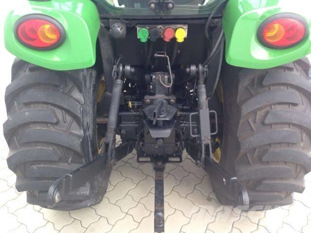 John Deere 3720 Traktory