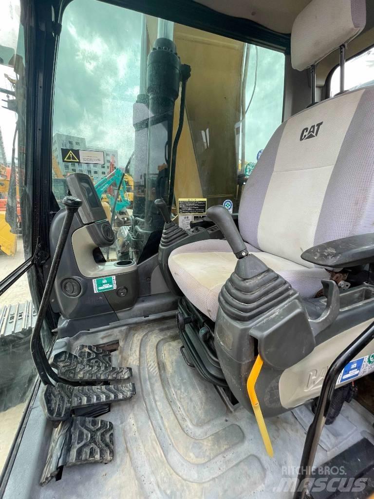 CAT 323 D Pásová rýpadla