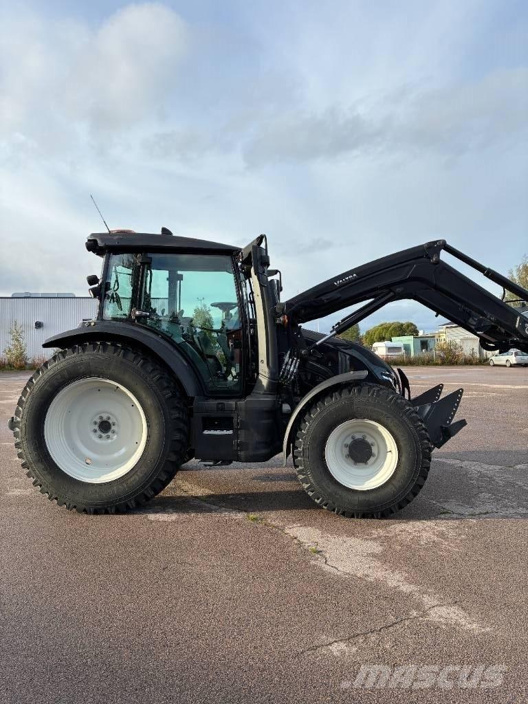 Valtra G135A MYYTY Traktory