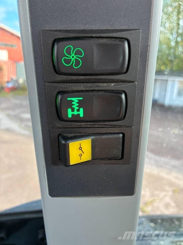 Valtra G135A MYYTY Traktory