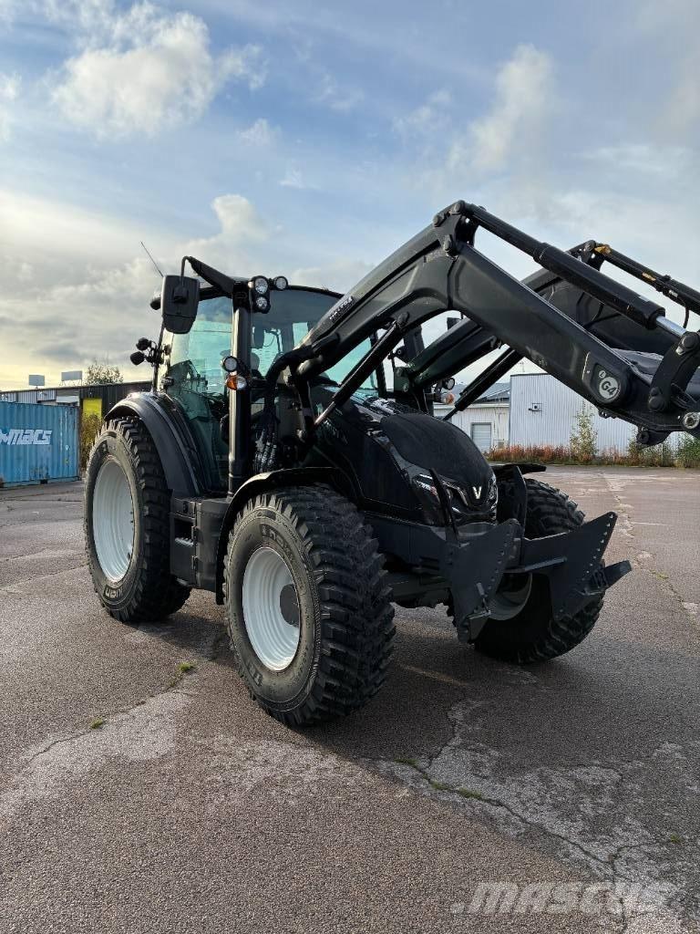 Valtra G135A MYYTY Traktory