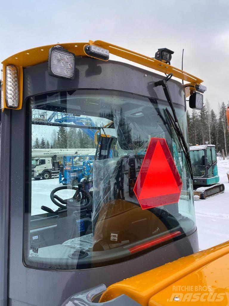 LM Trac 587 Užitkové stroje