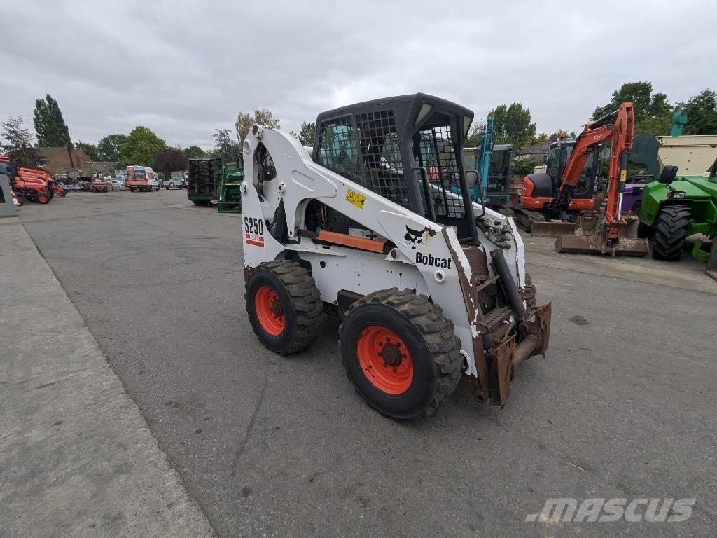 Bobcat S 250 Smykem řízené nakladače