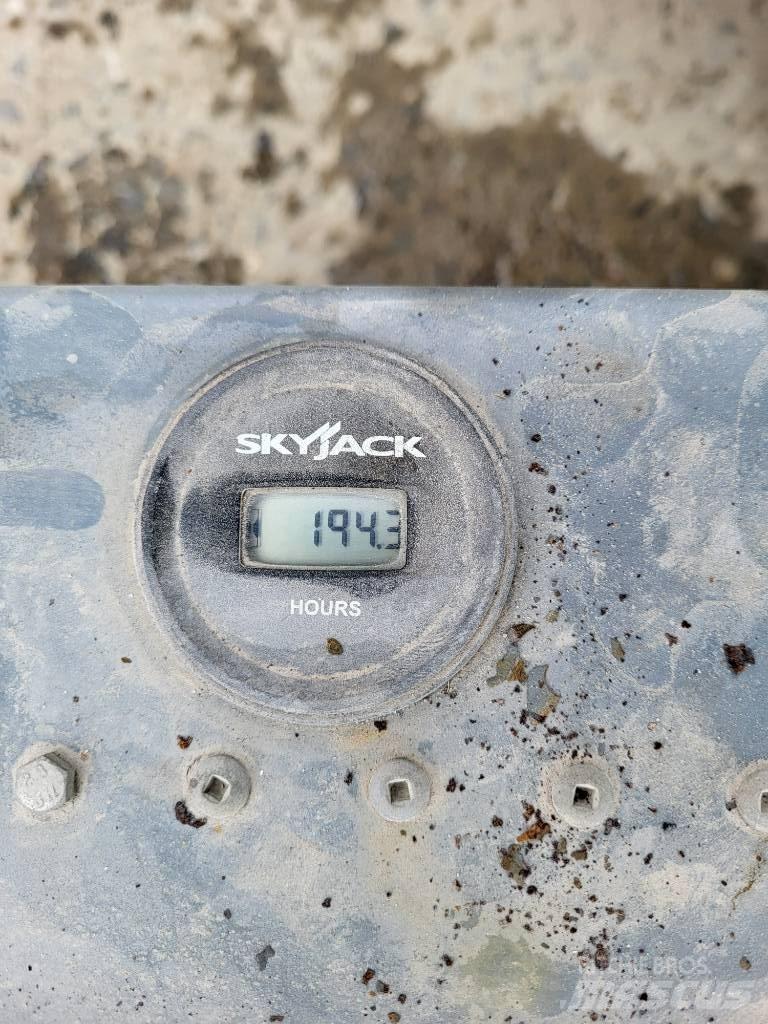 SkyJack 32/19 Nůžková zvedací plošina