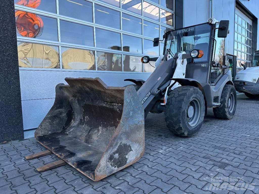Hitachi ZW75 Kolové nakladače