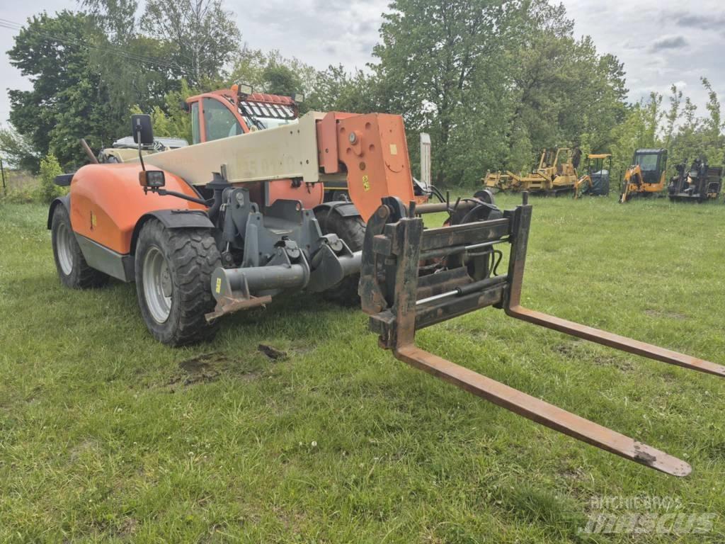 JLG 4013 Teleskopické kolové nakladače
