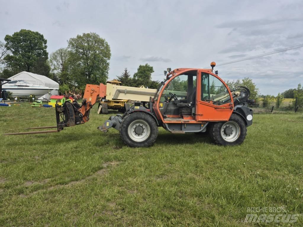 JLG 4013 Teleskopické kolové nakladače