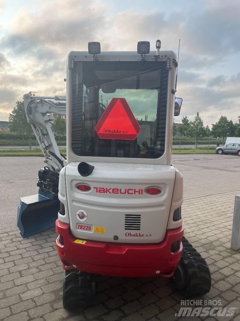 Takeuchi TB 225 Mini rýpadla < 7t