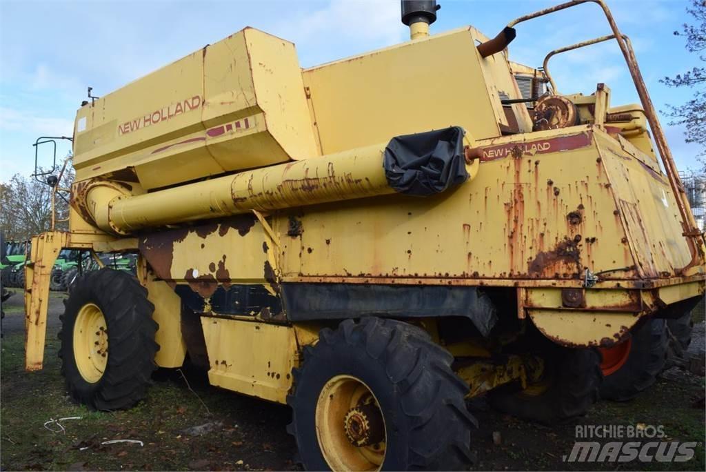 New Holland TF 44 Sklízecí mlátičky