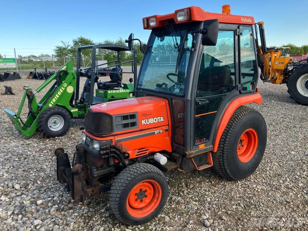 Kubota ST 30 Kompaktní traktory