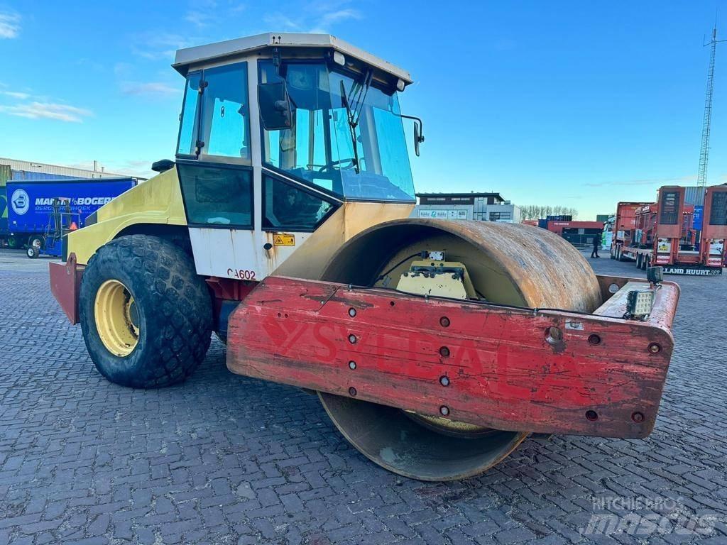 Dynapac CA 602 Tahačové válce