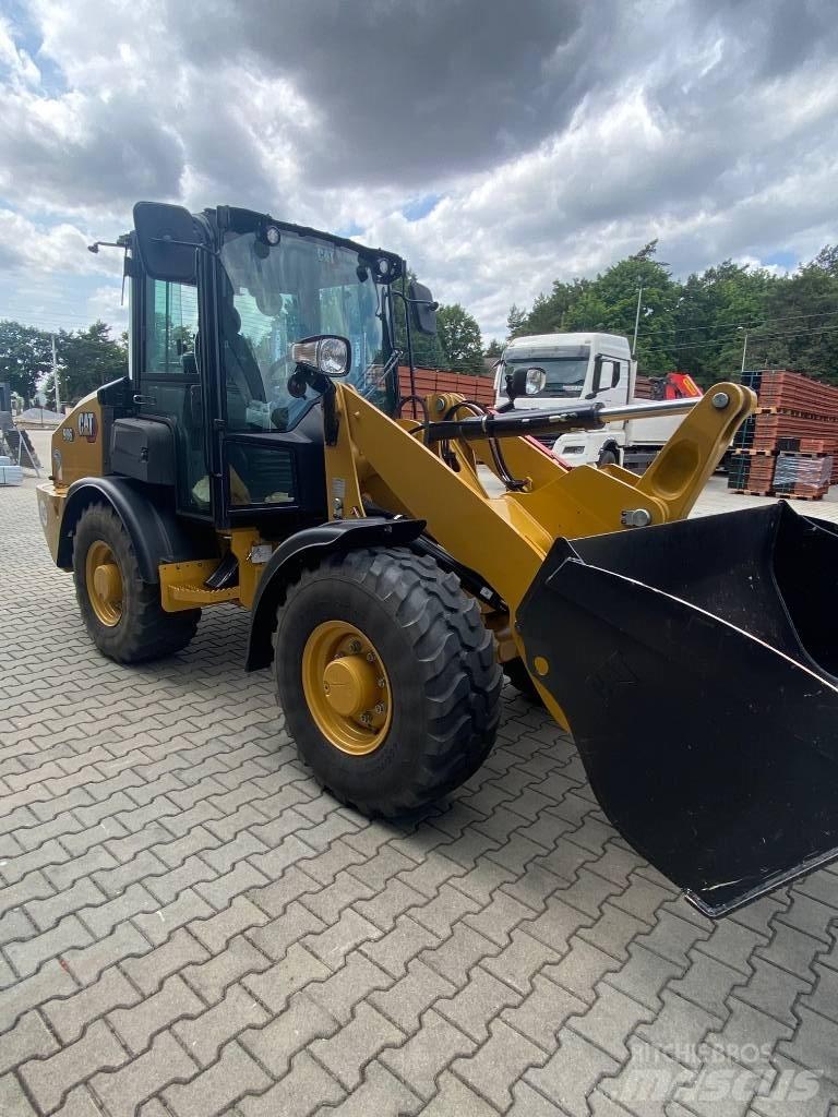 CAT 906 Kolové nakladače