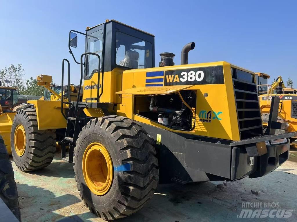 Komatsu WA 380 Kolové nakladače