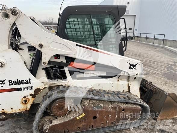 Bobcat T590 Smykem řízené nakladače