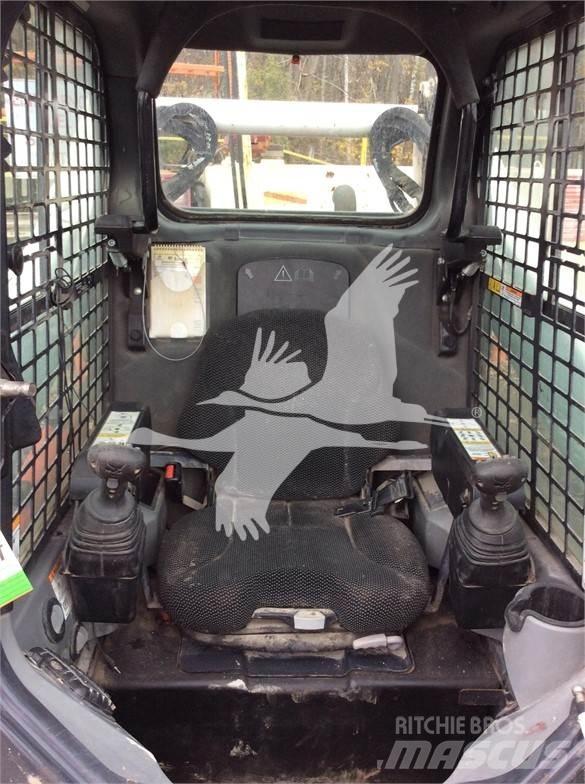 Bobcat T770 Smykem řízené nakladače