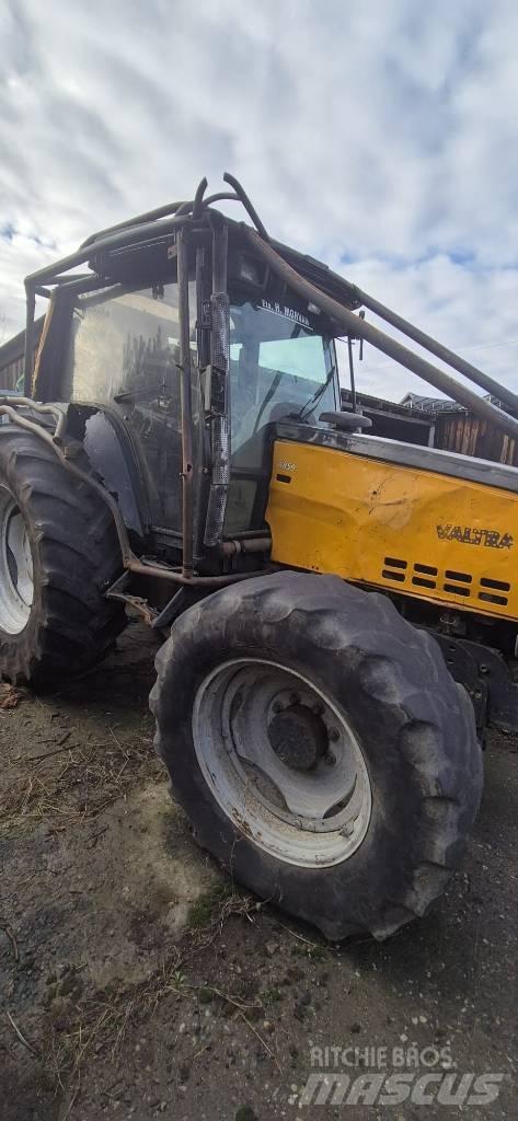 Valtra 6850 Traktory
