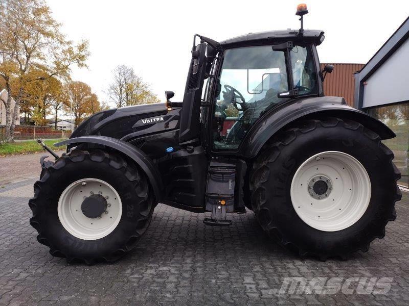 Valtra T235 Versu Traktory