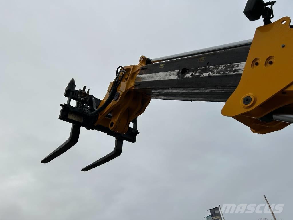JCB TM 320 S Teleskopické manipulátory