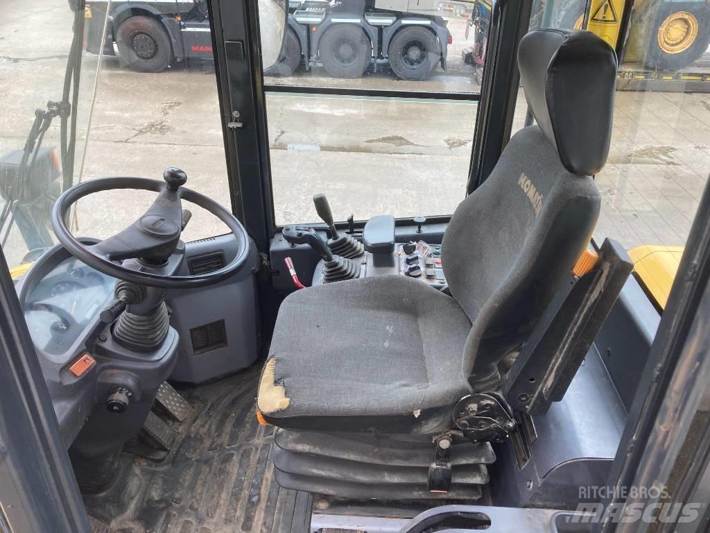Komatsu WA 250 Kolové nakladače