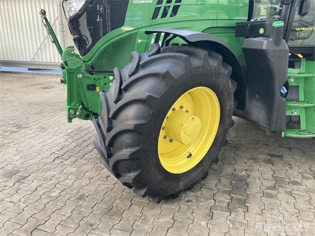 John Deere 6155R Traktory