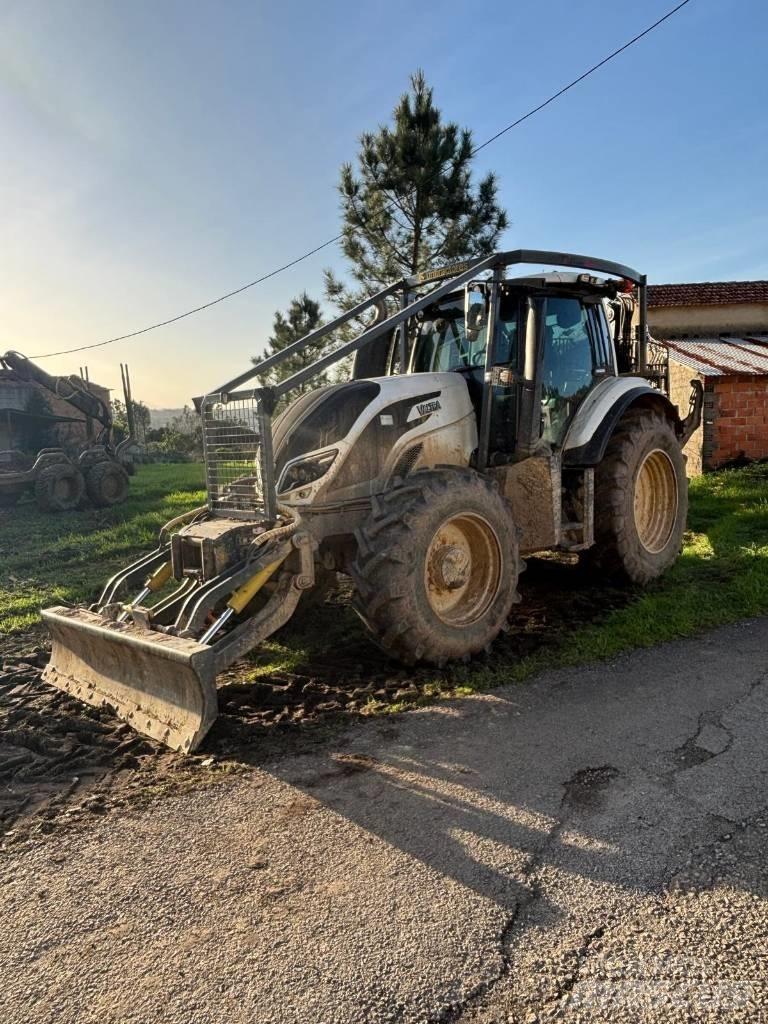Valtra T 174 Vyvážecí traktory