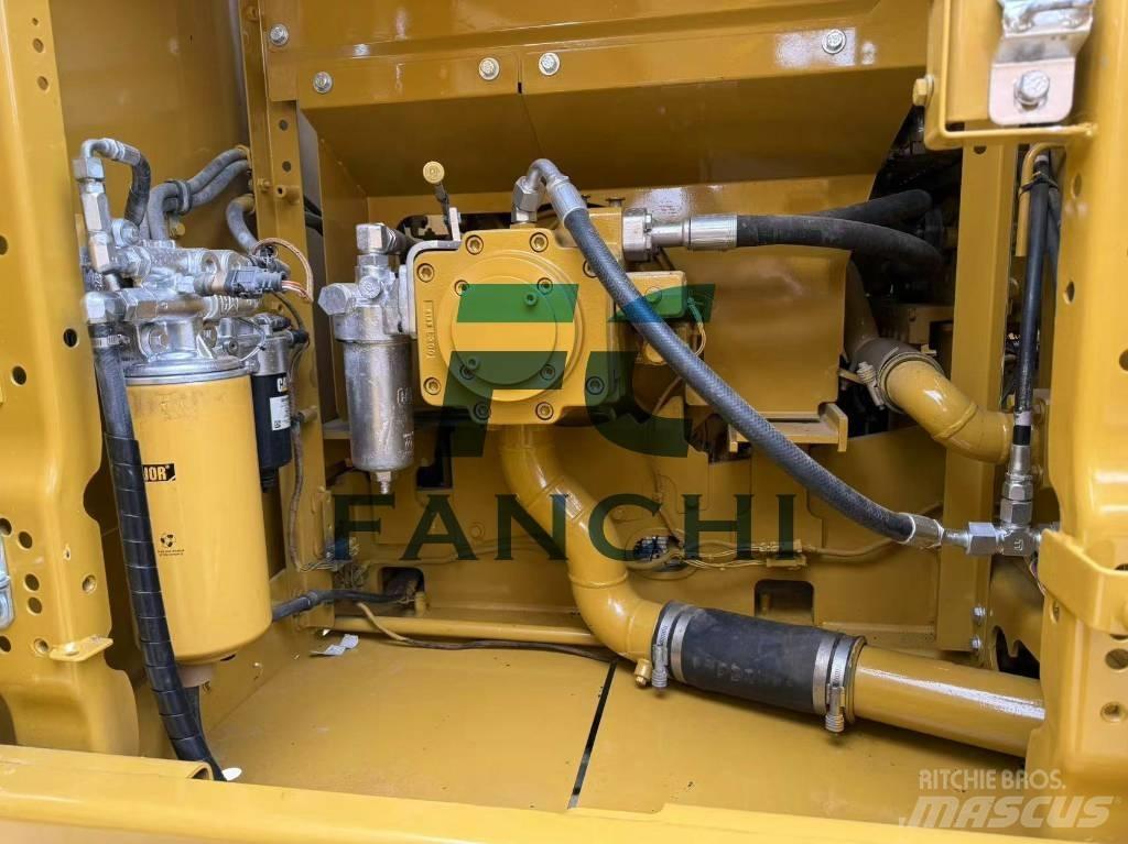 CAT CAT320 Midi rýpadla 7t - 12t