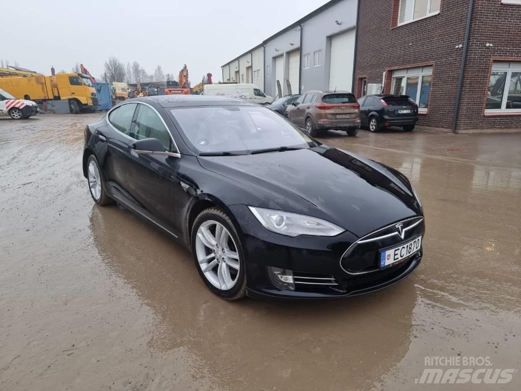 Tesla Model S P85 Osobní vozy