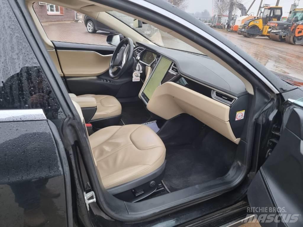 Tesla Model S P85 Osobní vozy