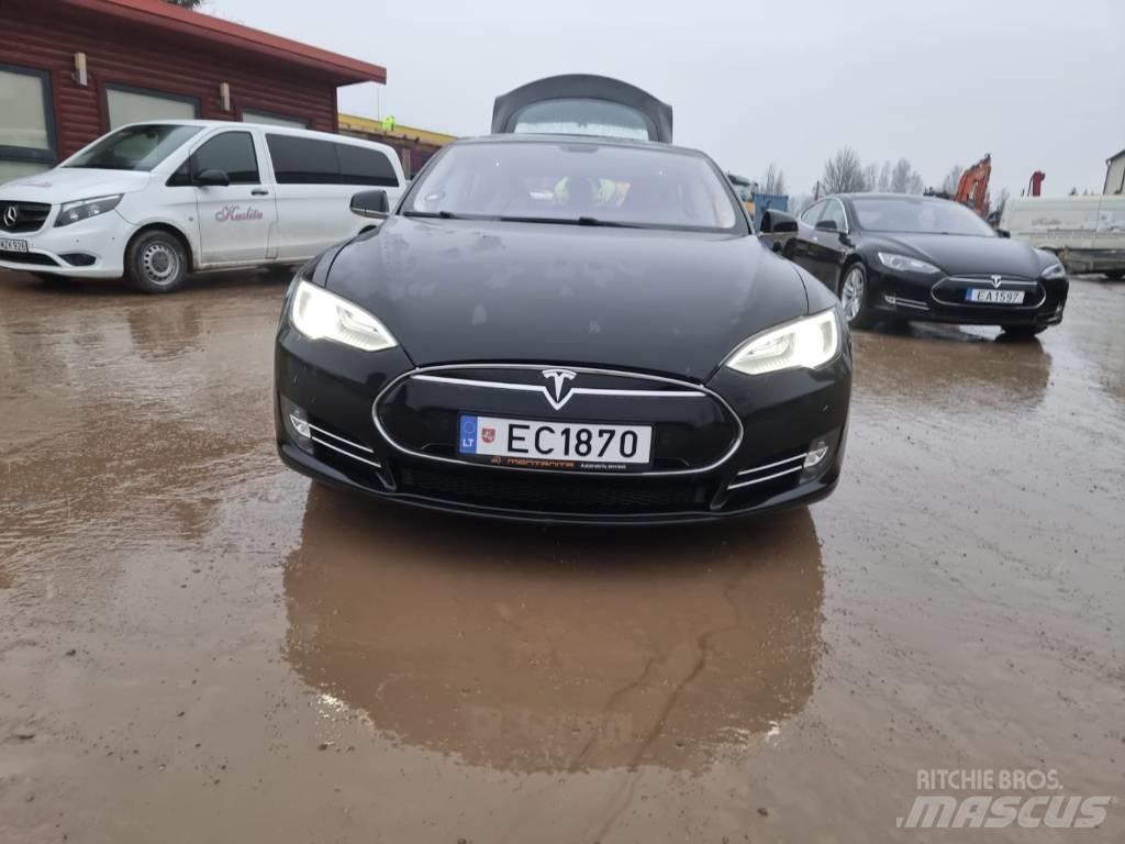 Tesla Model S P85 Osobní vozy
