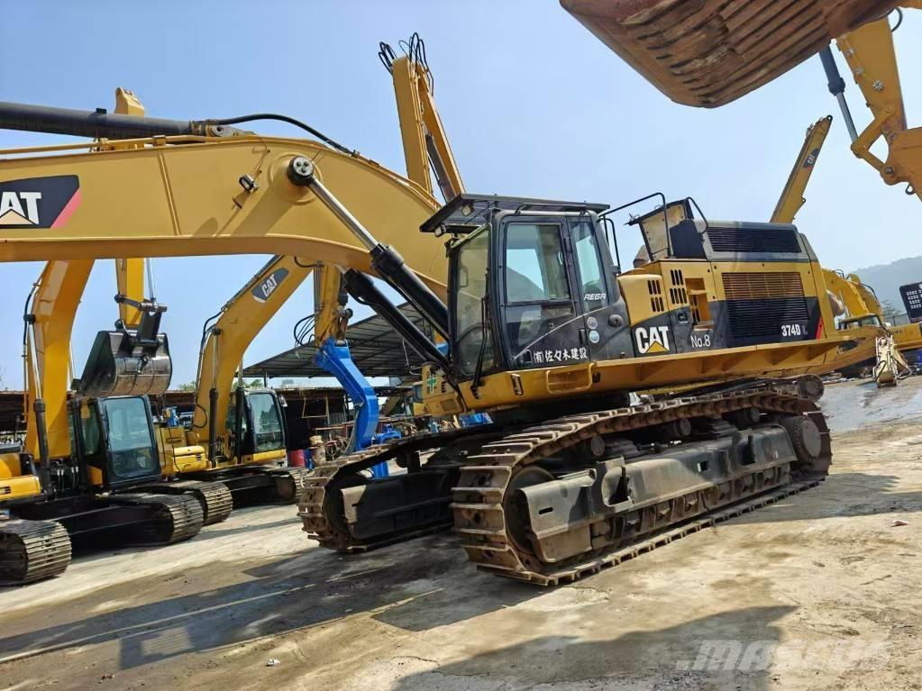 CAT 374 Pásová rýpadla