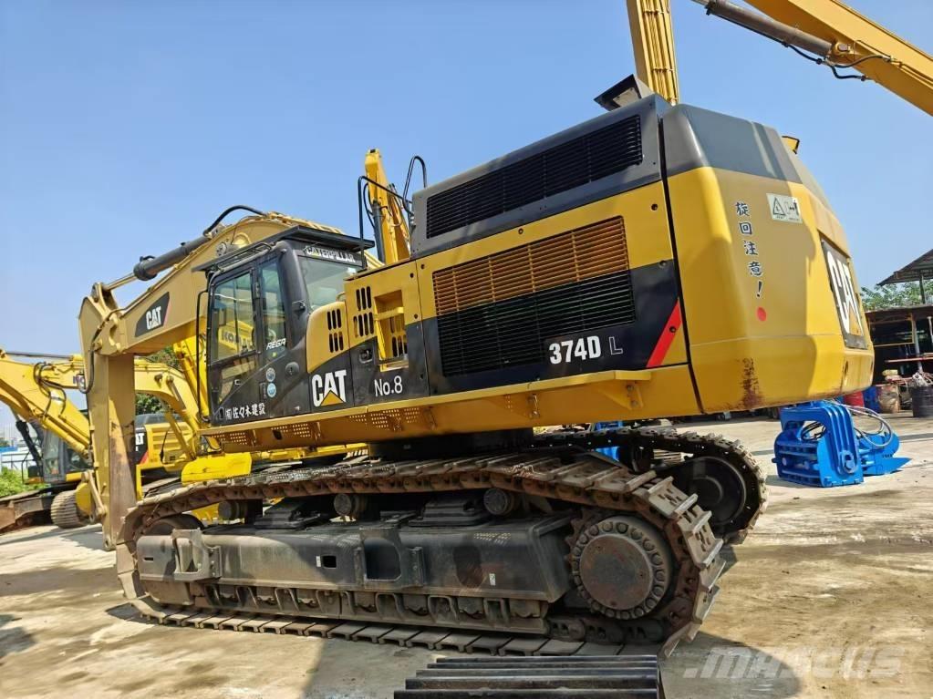 CAT 374 Pásová rýpadla