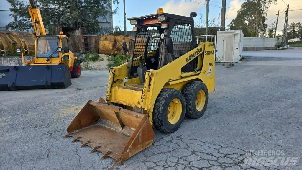 Komatsu SK07J Mininakladače