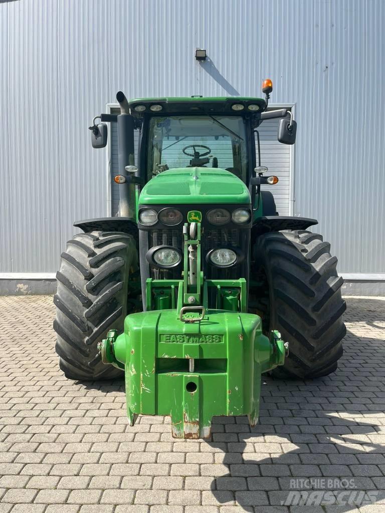 John Deere 8320 R Traktory