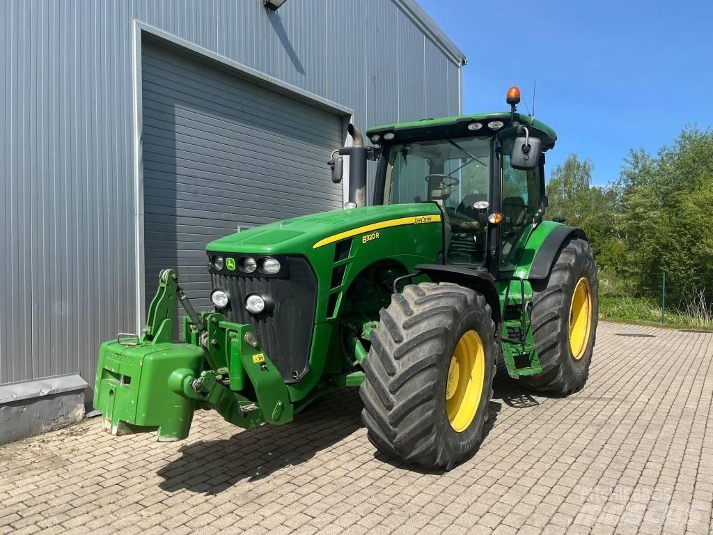 John Deere 8320 R Traktory