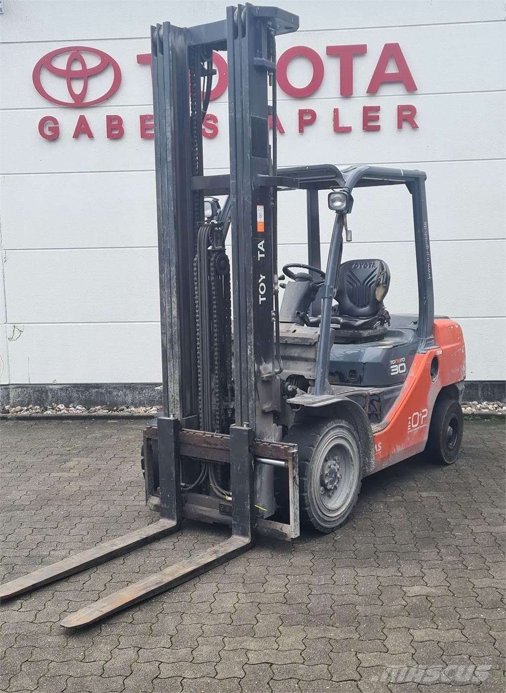 Toyota 02-8FDF30 Dieselové vozíky
