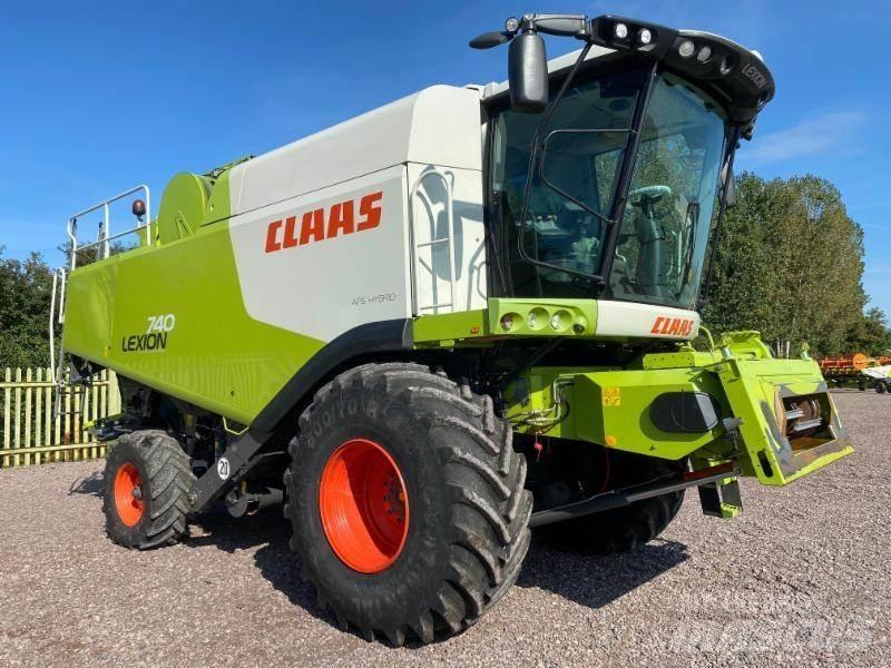 CLAAS LEXION 740 Sklízecí mlátičky