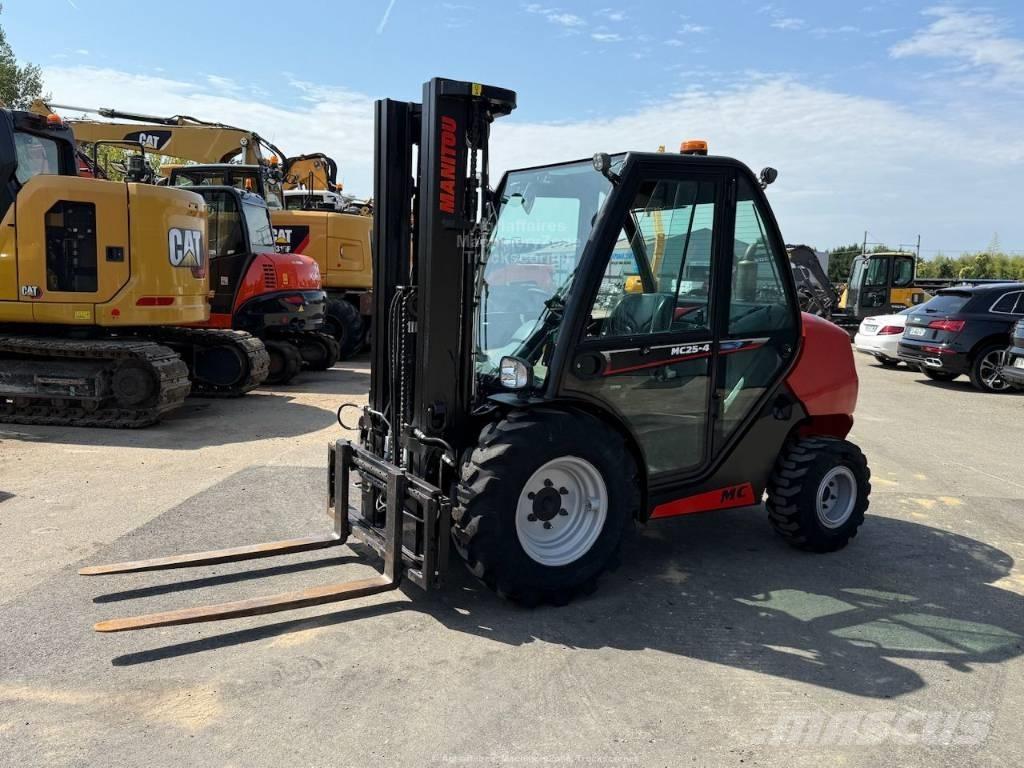 Manitou MC 25 Terénní vysokozdvižné vozíky