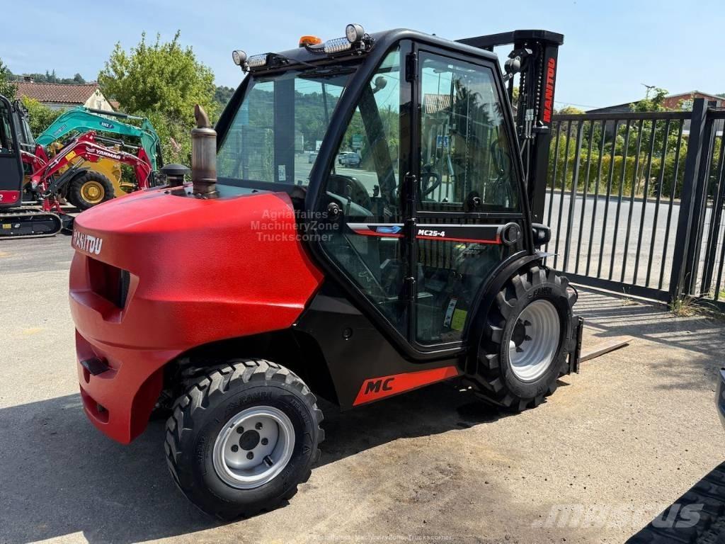 Manitou MC 25 Terénní vysokozdvižné vozíky