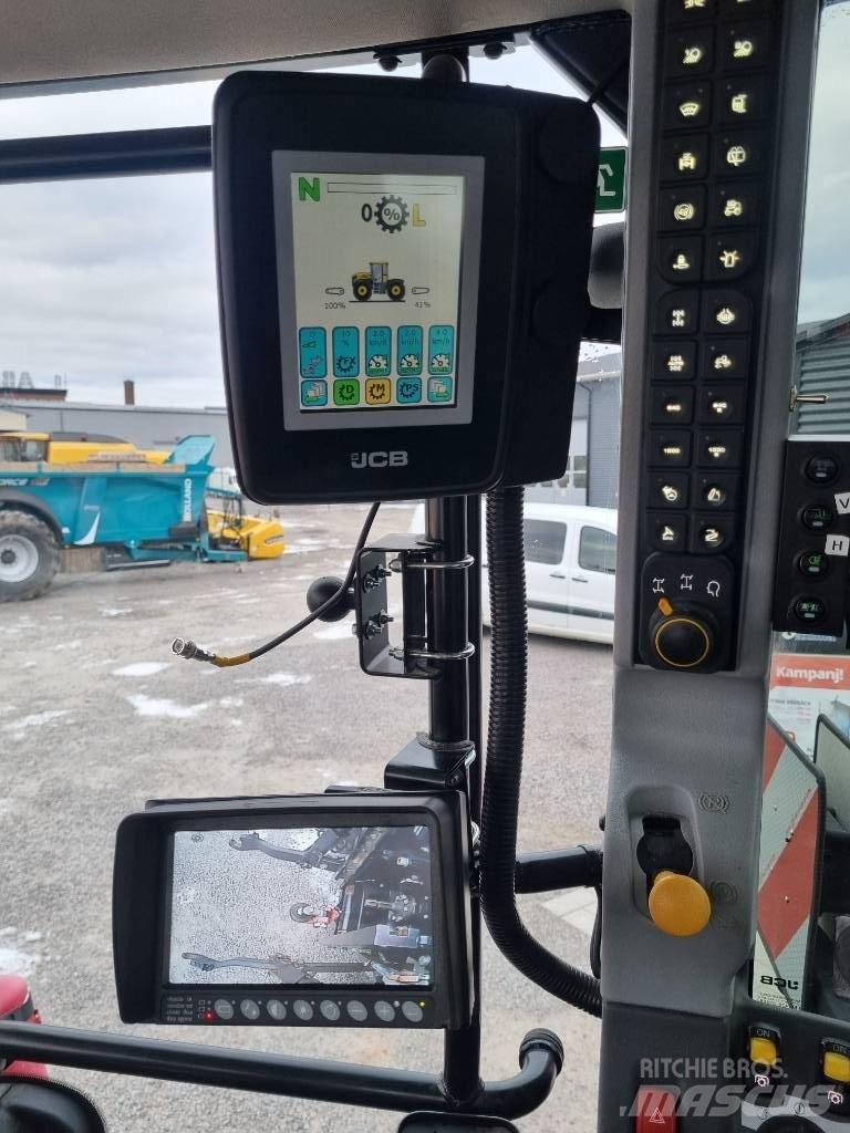 JCB Fastrac 4220 Traktory