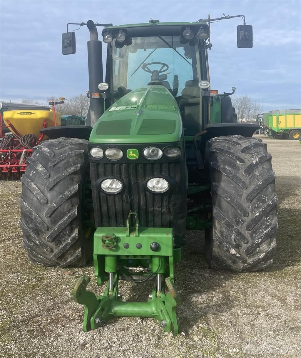 John Deere 8330 Traktory