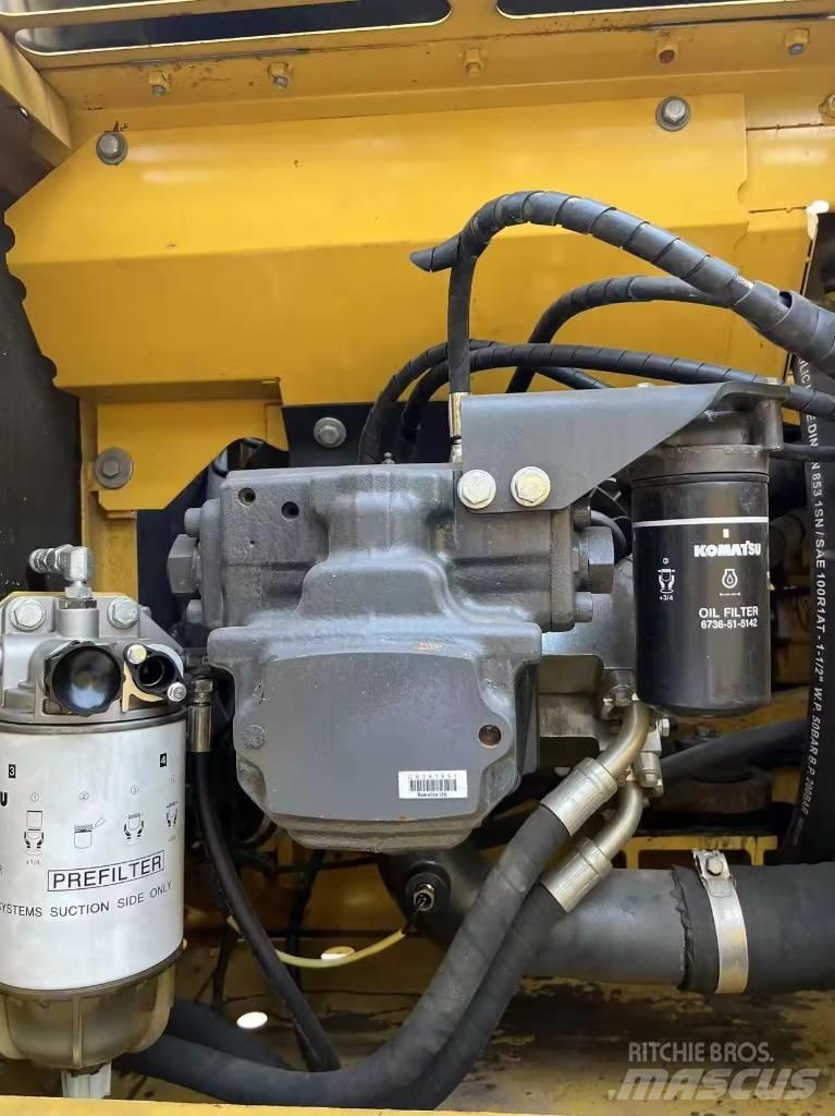 Komatsu PC 200-8 Pásová rýpadla